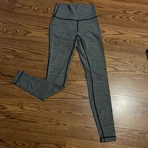 Light gray lululemon wunder under leggings